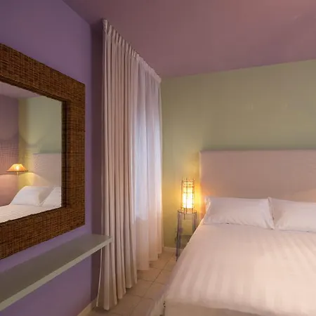 Bed & Breakfast Maison Biagetti 4*