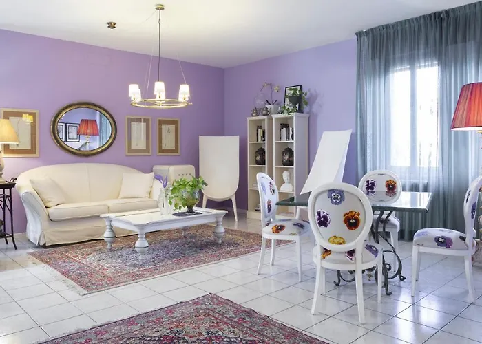 Bed & Breakfast Maison Biagetti 4*